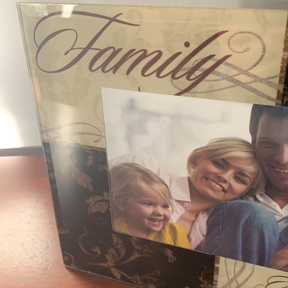 Nice “Family First, Friends Forever” Picture Frame - Picture 6 of 9